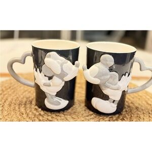 Hallmark Disney Mickey & Minnie 3D Mug Set Heart Handle Coffee Cups